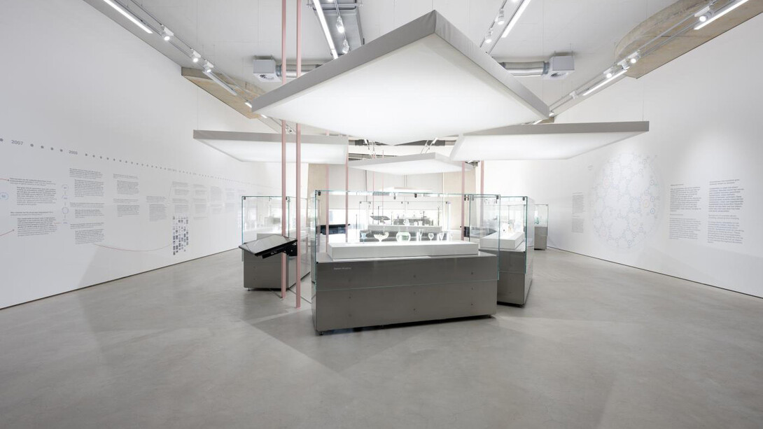 Weeping glass, exhibition view. Courtesy of Museum Boijmans Van Beuningen