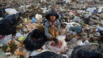 La pobreza estructural es una jaula que no deja salir a los que están dentro de ella