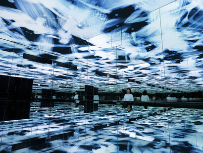 Reversible Rotation-Non-Objective Space, teamLab Planets Tokyo © teamLab