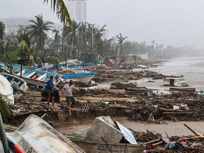 Barcas destrozadas por el huracán Otis en Acapulco, México