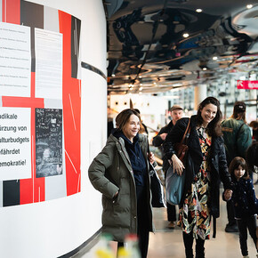 Ausreißer. Die wandzeitung, ehxibition view. Courtesy of Kunsthaus Graz