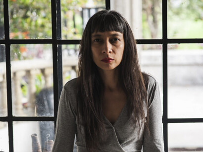 Considerada una de las voces más subversivas del arte contemporáneo, Regina José Galindo recibió en el 2005 el León de Oro de la 51a Bienal de Venecia