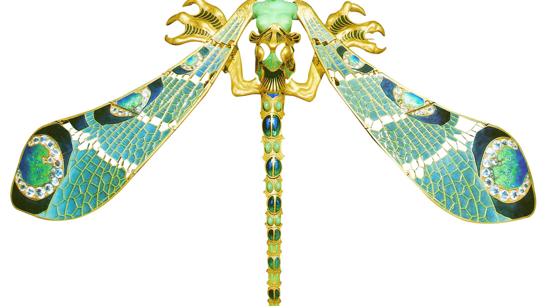 Lalique, René. Femme libellule, ornement de corsage, 1897-1898. Or, émail, chrysoprase, diamants et pierres de lune, 23 x 26,6 cm. Museu Calouste Gulbenkian, Lisbonne