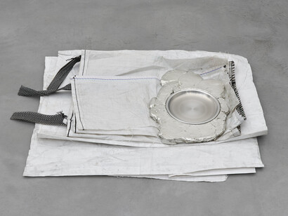 Untitled, 2021
cast pewter, aluminium, polypropylene fabric
11 x 120 x 97 cm
4 3/8 x 47 1/4 x 38 1/4 ins
