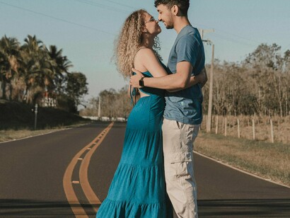 Mas e no resto do ano? Será que estamos tão presentes e dedicados como somos neste dia? Será que nos “lembramos” de perguntar ao nosso(a) parceiro(a) se está bem, o que é que precisa – não coisas materiais, claro está –, mas na relação

 
