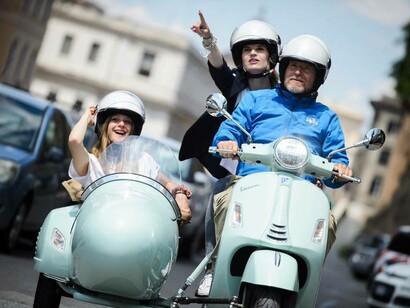 Licensed Tour Guide Eva Soproni on a guided walk through the streets of Rome with her clients