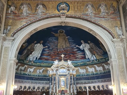 Roma, Basilica dei Santi Cosma e Damiano, Ingresso attuale della Basilica dalla Via dei Fori Imperiali