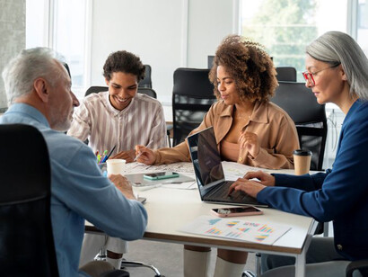 Equipo de trabajo en una junta