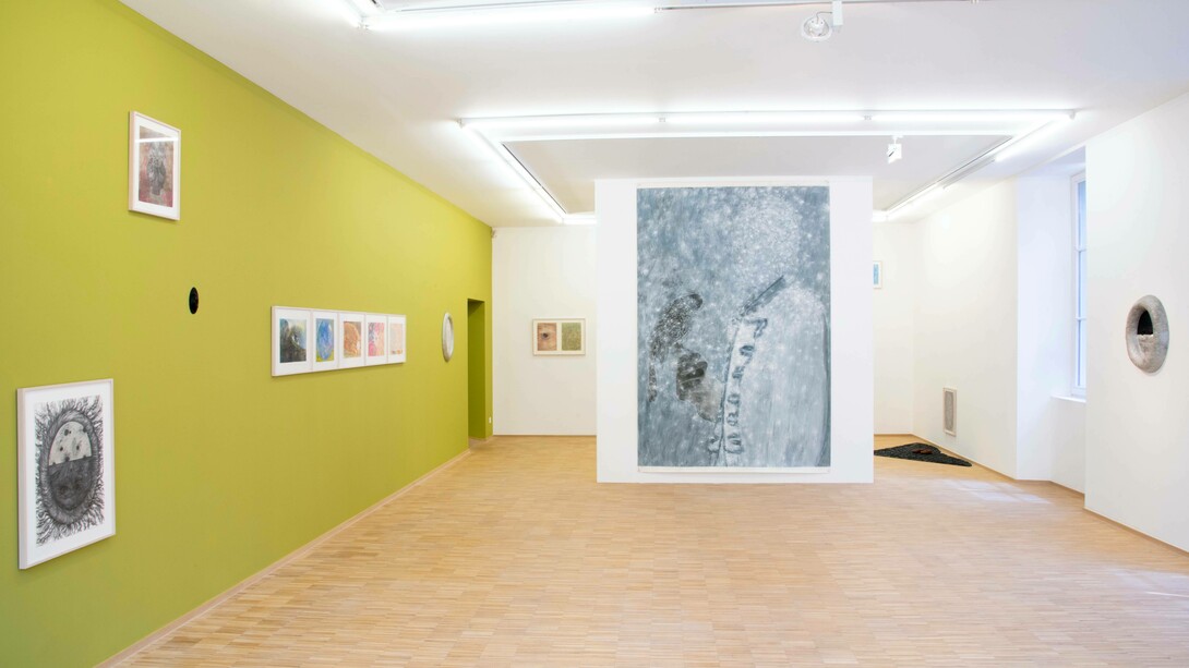 Elly Strik, Les chaussures que ma mère m'a données, exhibition view. Courtesy of Nosbaum Reding Gallery