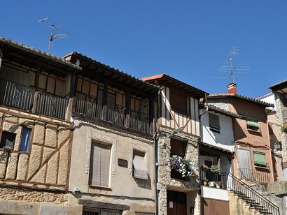  Mientras hubiera "forasteros" cerca no se podía hablar por miedo a que cualquiera pudiera denunciar ante los falangistas. Eran los tiempos de la España gris. Villanueva del Conde, Salamanca, España