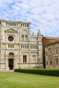 La Certosa di Pavia, complesso monumentale che comprende un monastero e un santuario, edificata alla fine del XIV secolo per volere di Gian Galeazzo Visconti, primo duca di Milano