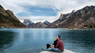Coppia nella natura. Il mio silenzio si fa spazio e tempo, al tuo servizio, per accogliere tutto di te