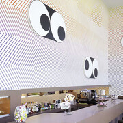 Easy Heavy III, 2013 und Eye to Eye, 2013 von Claudia Comte. Courtesy of Museum Haus Konstruktiv