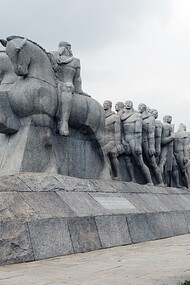 Monumento às Bandeiras, em referência aos Bandeirantes que exploraram os sertões durante os séculos XVII e XVIII, localizado no bairro da Vila Mariana, na capital de São Paulo, Brasil