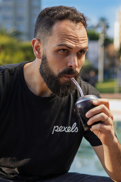 Decir “gracias” al devolver el mate marca el final de la participación en la ronda, una señal silenciosa que todos comprenden sin necesidad de explicaciones