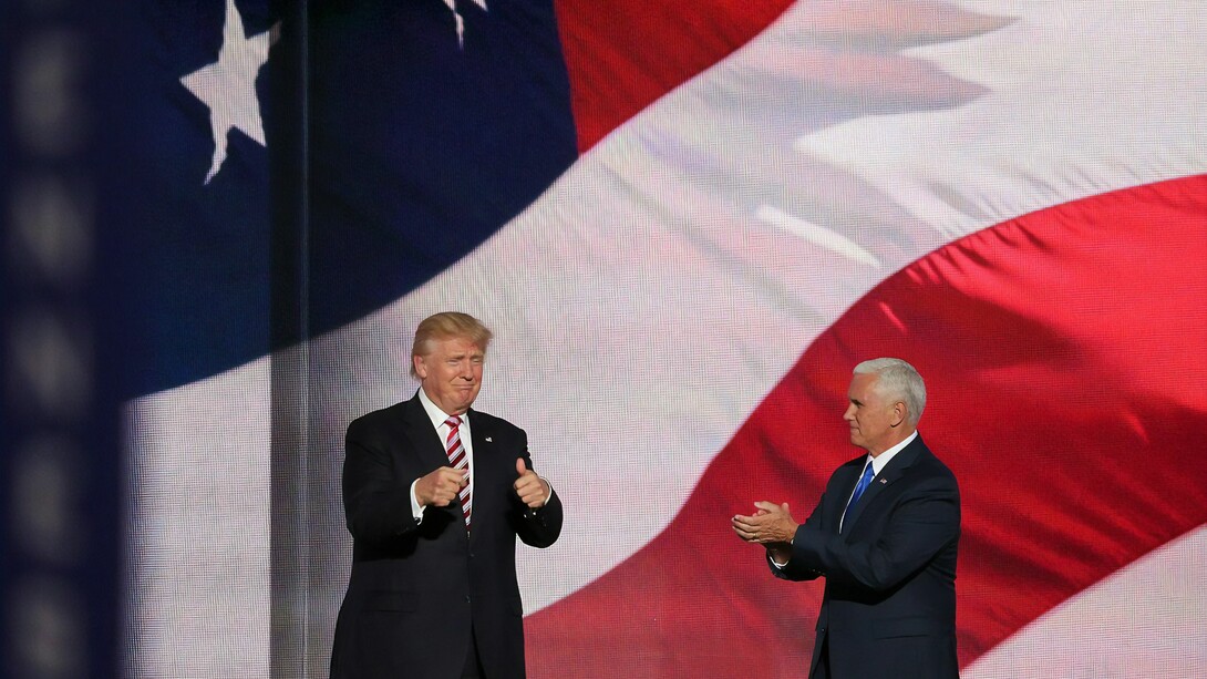 Donald Trump con el vicepresidente Mike Pence