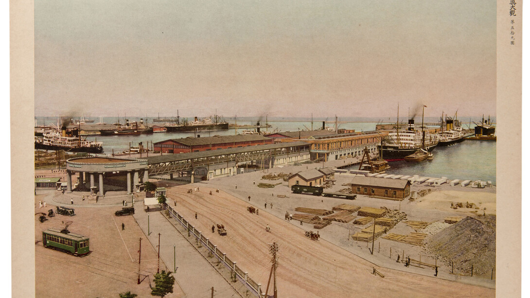 Folio from Photographic Overview of the Manchukuo Empire (Hsinking, China and Osaka, Japan: Manchukuo
Educational Materials Publishing Company, 1937)