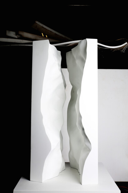 Daniel Chadwick, Please don't Touch, 2015, Sooted Bronze. Delicate carbon Deposit on
solid machined bronze, 48mm x 54mm x 148mm
(high) ©
Daniel
Chadwick.
Photo:
Paulina
Korobkiewicz,
courtesy
Dadiani
Fine
Art