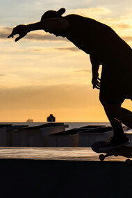 La rue comme scène et la planche comme langage