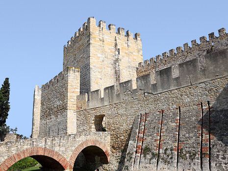 El castillo fue reconquistado por Alfonso I Enríquez en 1147, convirtiéndose en un símbolo histórico de la ciudad. Lisboa, Portugal