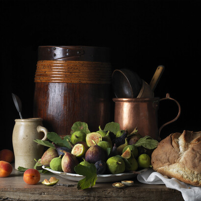 Paulette Tavormina, Still Life with Figs and Apricots, After LM, 2014 © Paulette Tavormina. Courtesy Huxley-Parlour Gallery, London