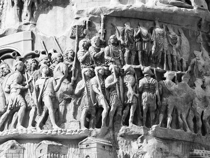 Colonna Antonina, particolare