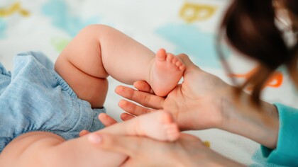 Neonato. Madre chiese: “Come mai il bambino è stato registrato col solo nome di Franco?”. Padre rispose: “Avranno sbagliato…”