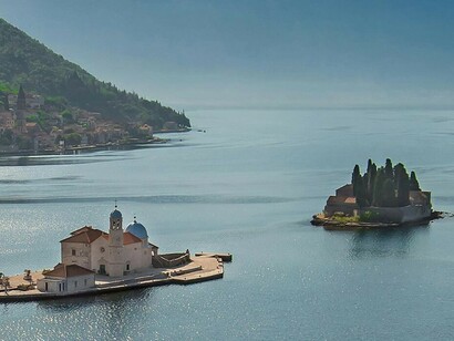 Montenegro. Ilhotas de São Jorge (Sveti Đorđe) e Nossa Senhora das Rochas (Gospa od Škrpjela)
