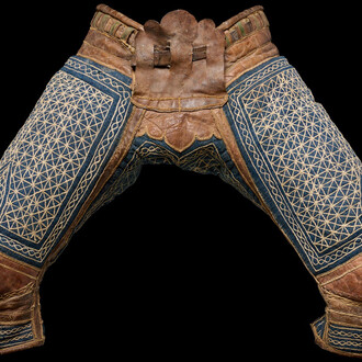 Wer hat die hosen an? Ausstellungsstück. Mit freundlicher genehmigung des Weltmuseum Wien