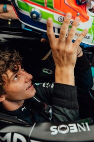 Kimi Antonelli è uno dei giovani piloti italiani più promettenti nel panorama del motorsport, noto per la sua velocità e abilità di guida, che gli hanno già portato numerosi successi nelle categorie giovanili