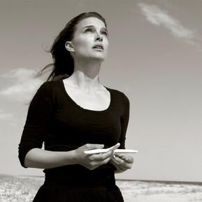 Shirin Neshat (born in 1957), production still for Illusions & Mirrors, 2013. © Shirin Neshat; realized with the support of Dior; courtesy of the artist and Gladstone Gallery, New York and Brussels