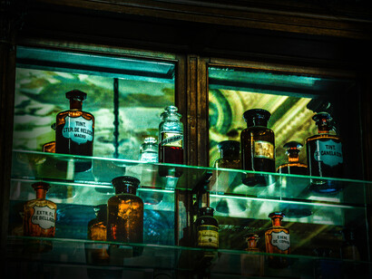 Estante de la Farmacia de la Estrella, San Telmo, Buenos Aires, Argentina