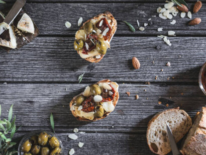 Il formaggio di capra Cabécou du Périgord della Dordogna, sud della Francia