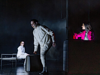 Das schloss (The castle). Courtesy of Residenztheater