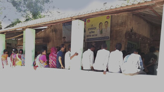 Hospital en Bagdad, los enfermos esperando, afuera, ser atendidos, 2018, Irak