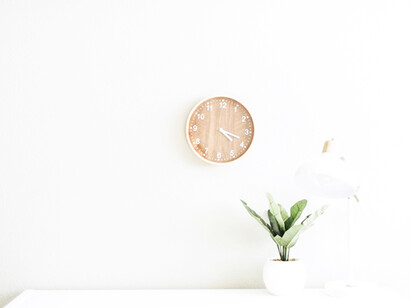 Andas días iguales persiguiéndose