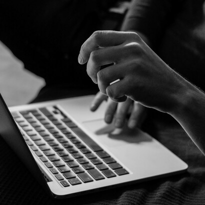 Ogni brand è una promessa: i numeri la misurano, le storie la rendono credibile