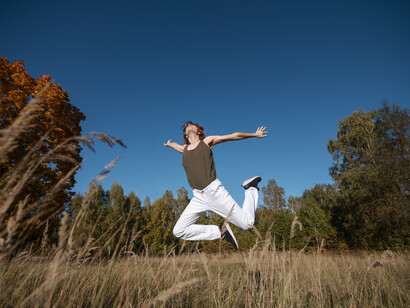 La pretensión a la hora de realizar dichas prácticas responderá a un intento de influir, ya sea a distancia o por contacto directo, sobre otros seres humanos o la naturaleza