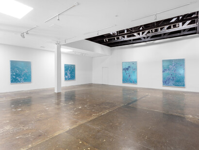 Urs Fischer, Yes and LA dust, exhibition view. Courtesy of Jeffrey Deitch