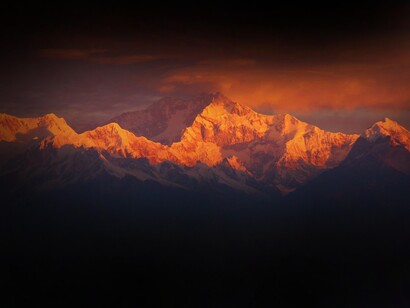 Catena montuosa e global warming. Himalaya, Nepal. L’anelito di capire dell’uomo, di trovare il senso delle cose che accadono è una molla formidabile che deve farci comprendere il sistema nel quale viviamo e armonizzare al meglio quanto di esso siamo portatori