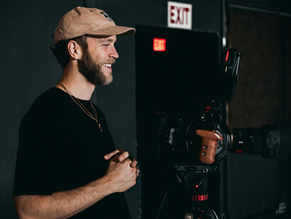 Cineasta trabajando en un film
