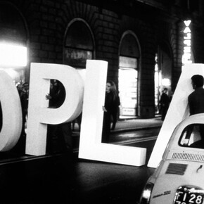 Paolo Scheggi, OPLÀ. Azione-lettura-teatro, Novembrer 1969, Performance at the Flori gallery and in the historical center of Florence © Paolo Scheggi / SIAE.