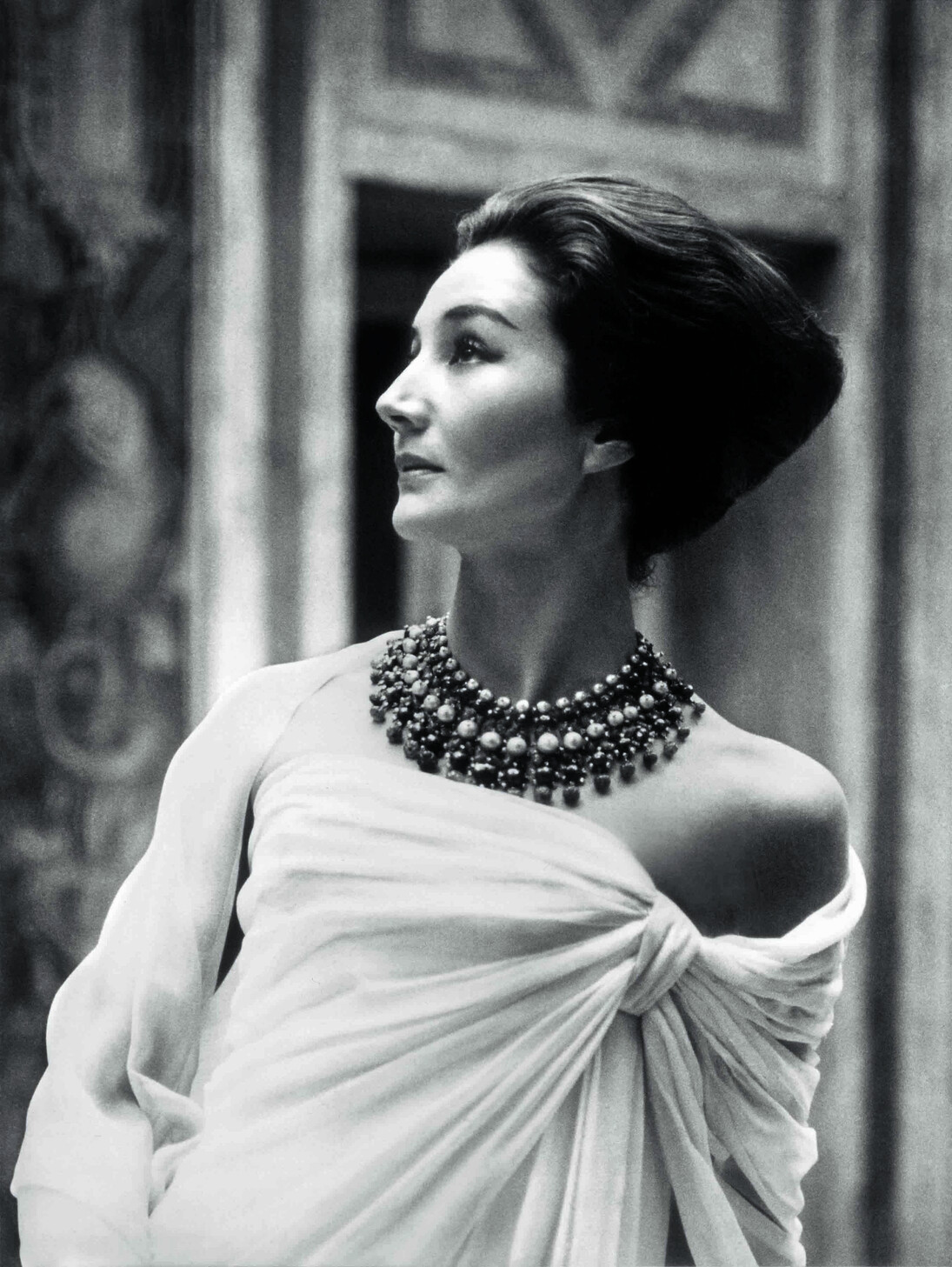Jacqueline de Ribes in Christian Dior, 1959
Courtesy of The Metropolitan Museum of Art, Photograph by Roloff Beny,
Roloff Beny Estate