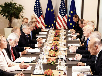 Líderes da UE e dos EUA, incluindo Juncker, Mogherini, Tusk, Tajani e Trump, reuniram-se para abordar questões-chave como segurança, alterações climáticas, política externa e comércio
