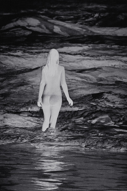 Anne Collier, Negative (California), 2013. Courtesy of the artist; Anton Kern Gallery, New York; Corvi-Mora, London; Marc Foxx Gallery, Los Angeles.