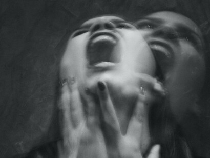 Mulher grita de desespero