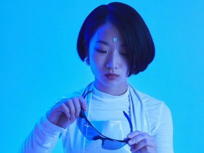 Woman posing with sunglasses