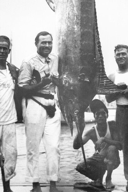 Hemingway posando con un marlín, La Habana, Cuba, 1934