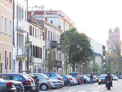 Una via di Padova dopo il taglio delle alberature