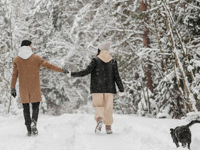 Enamorados hablando de esperanzas